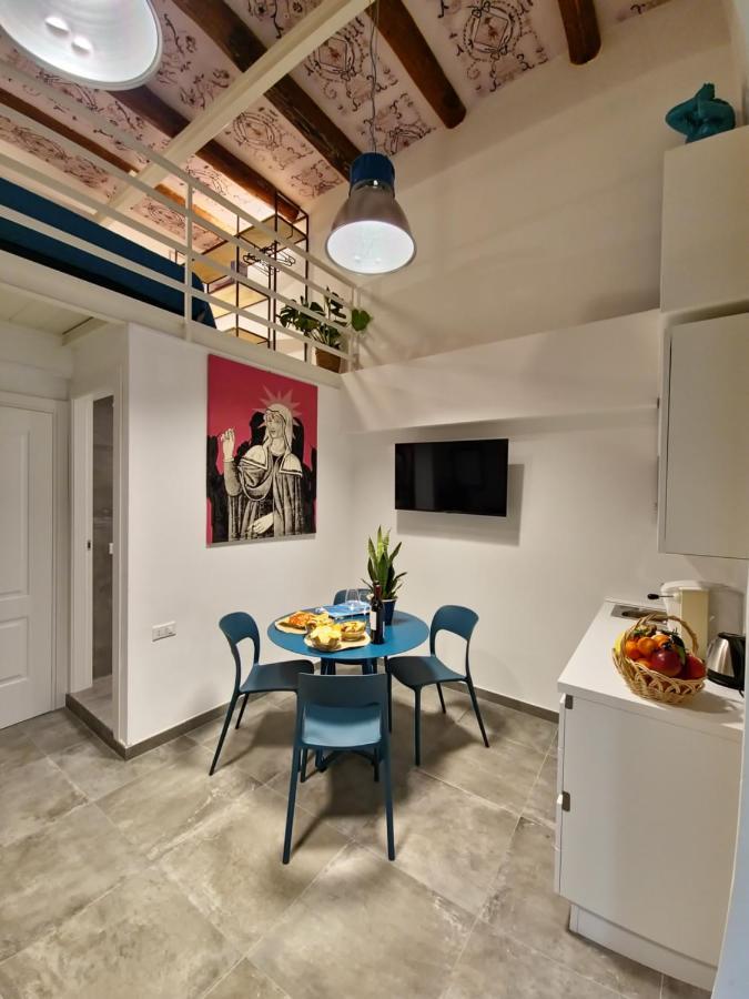 Borgo Dei Miracoli Hotel Napoli Bagian luar foto