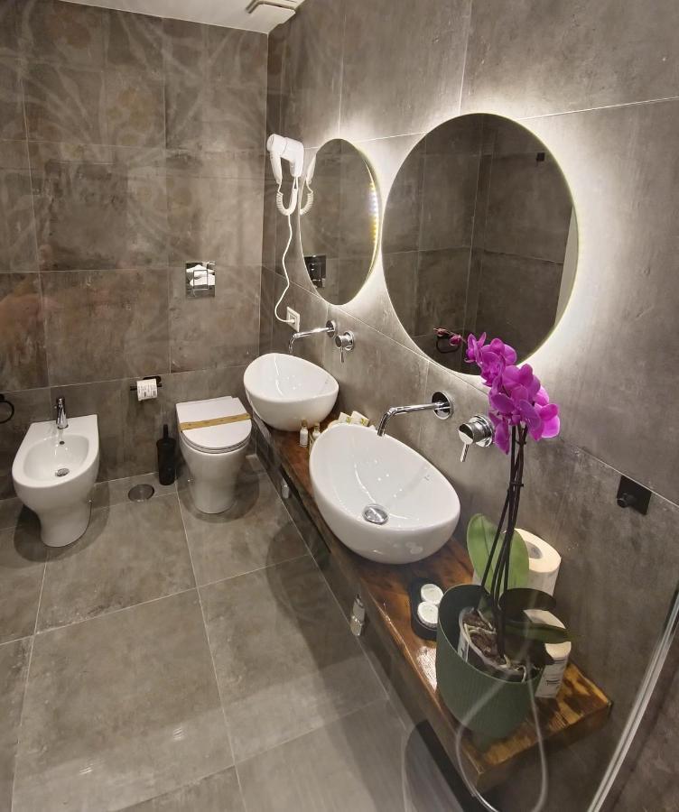 Borgo Dei Miracoli Hotel Napoli Bagian luar foto