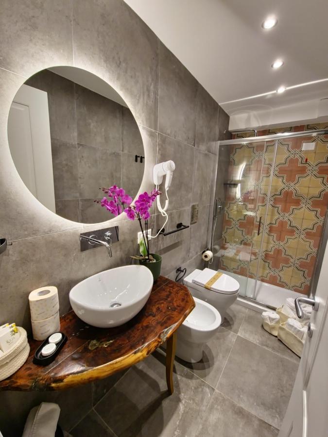 Borgo Dei Miracoli Hotel Napoli Bagian luar foto